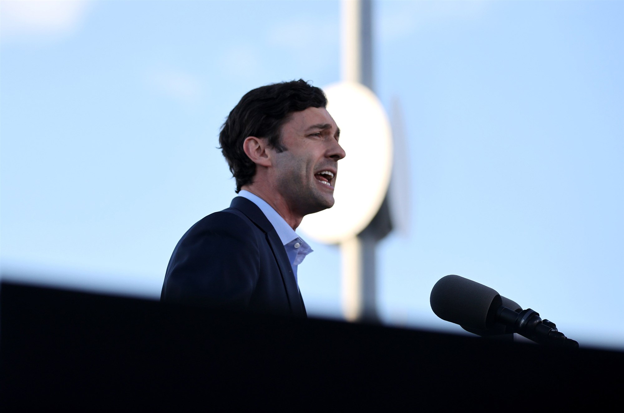 In Georgia, Democrats close with populist pitch vowing $2,000 stimulus checks