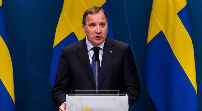 Swedish prime minister defends Christmas shopping mall trip